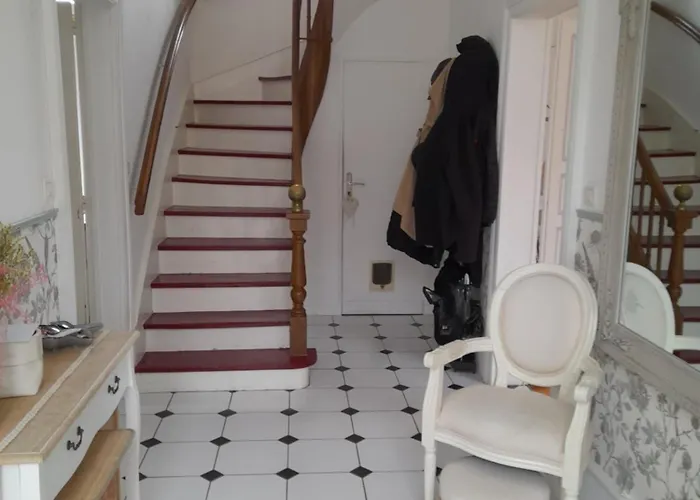 Chez Delphine Et Bob -ancienne Maison De Tanneurs Ла-Сюз-сюр-Сарт